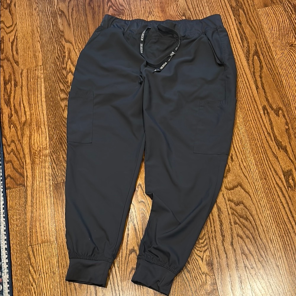 Women’s med couture jogger scrubs pants